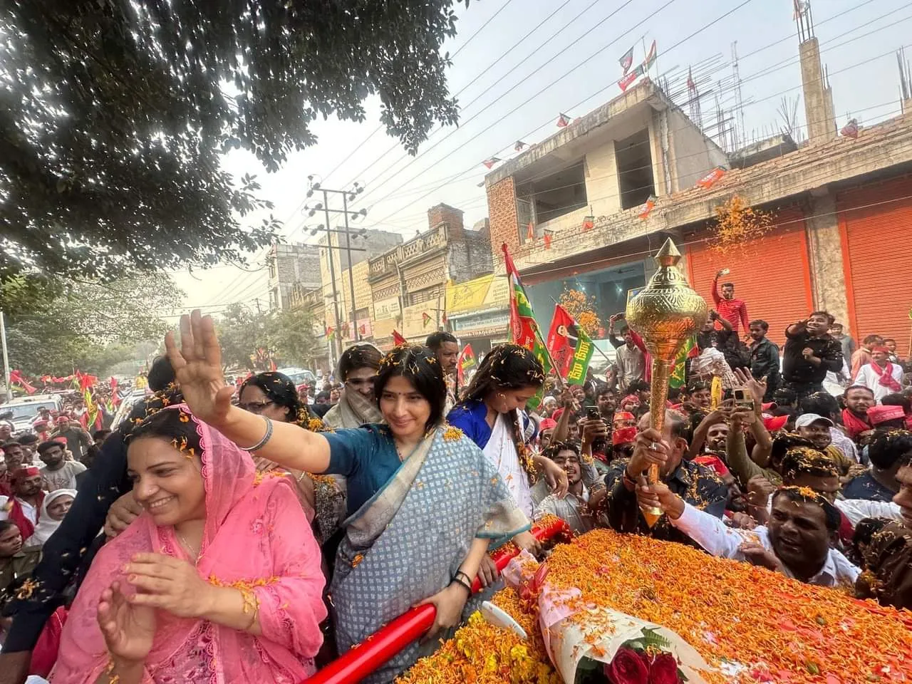 डिंपल के रोड शो में उमड़ी भीड़, बोलीं नसीम की होगी रिकॉर्ड जीत 